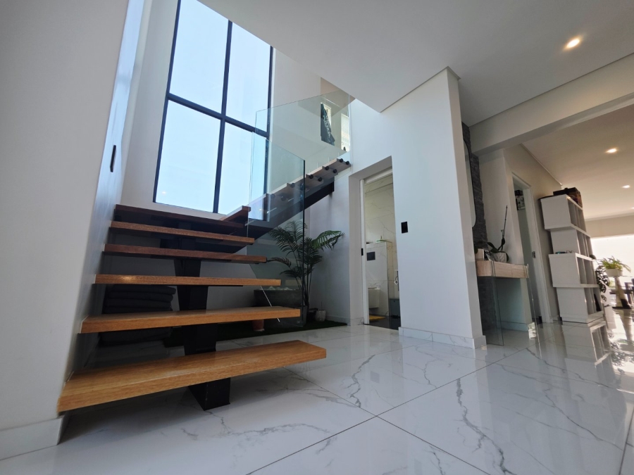 5 Bedroom Property for Sale in Sandown Western Cape